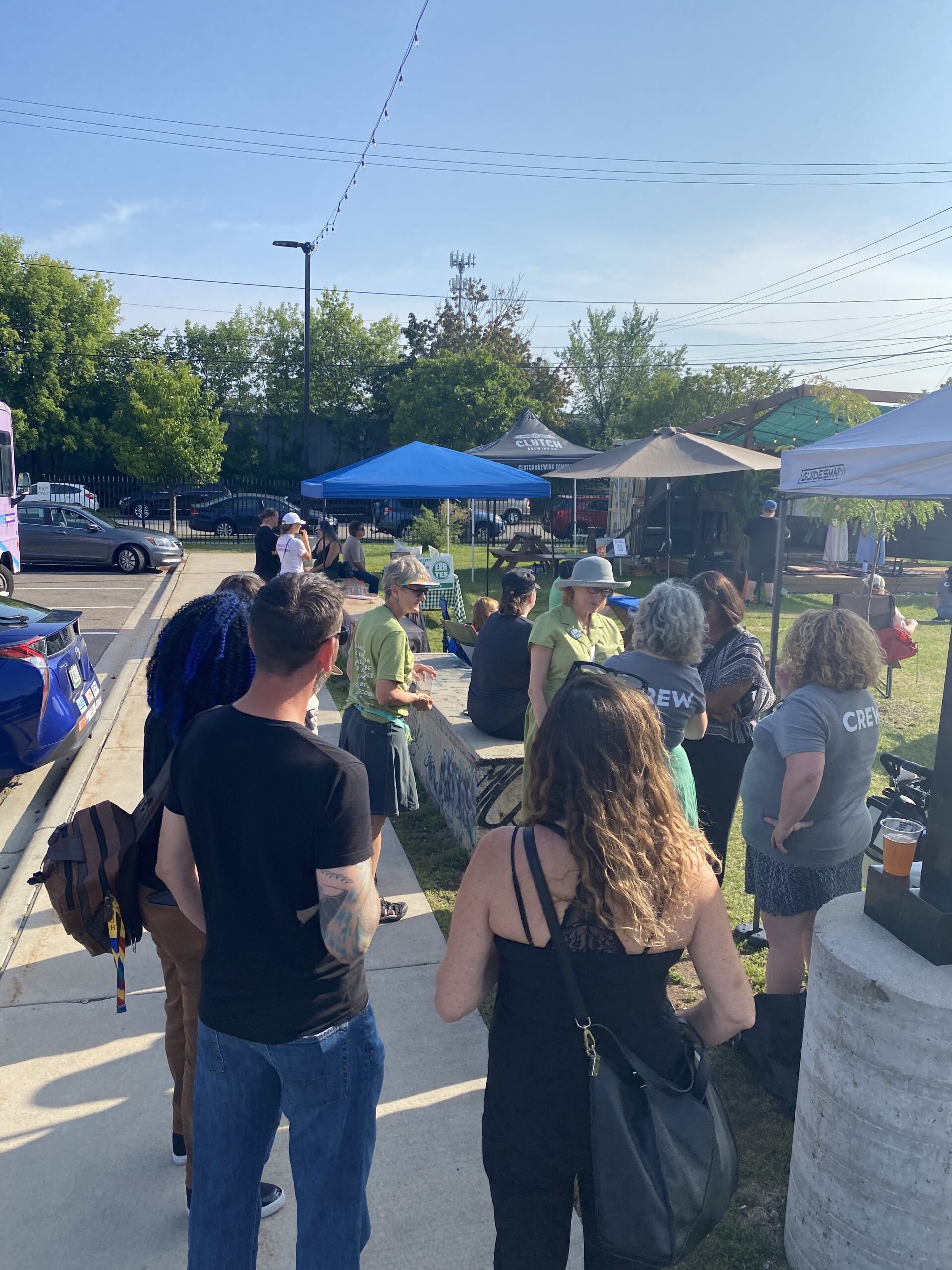 Gatheringintheyardfortheshow