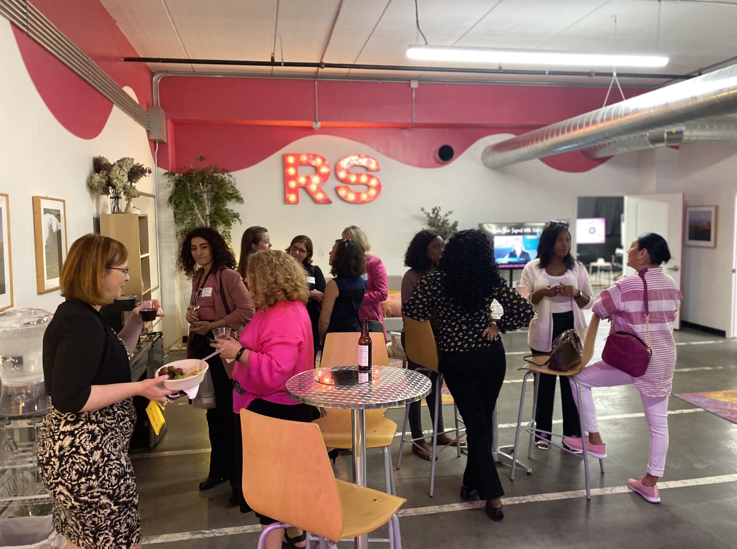 NAWBOloungefun Comedian spreaking to crowd at Rockstoria Studios